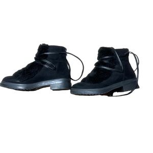 Forever 21 Black fluffy boots